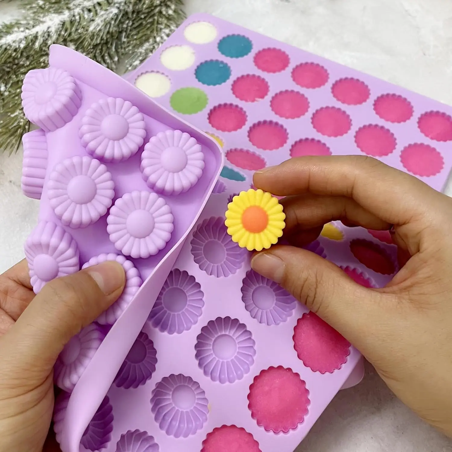 Daisy Silicone Mold, Small Daisy Flower Molds with 70 Cavities for Making Chocolate/Candy/Gummy/Cookie/Jelly/Edible Flowers for