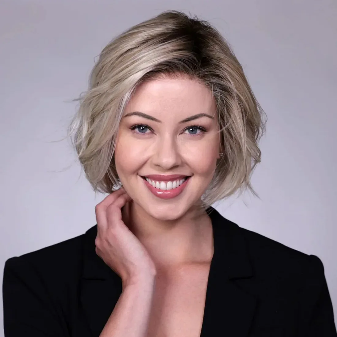 

Женские короткие парики с центральным пробором, синтетические, с сеткой-розой, для женщин