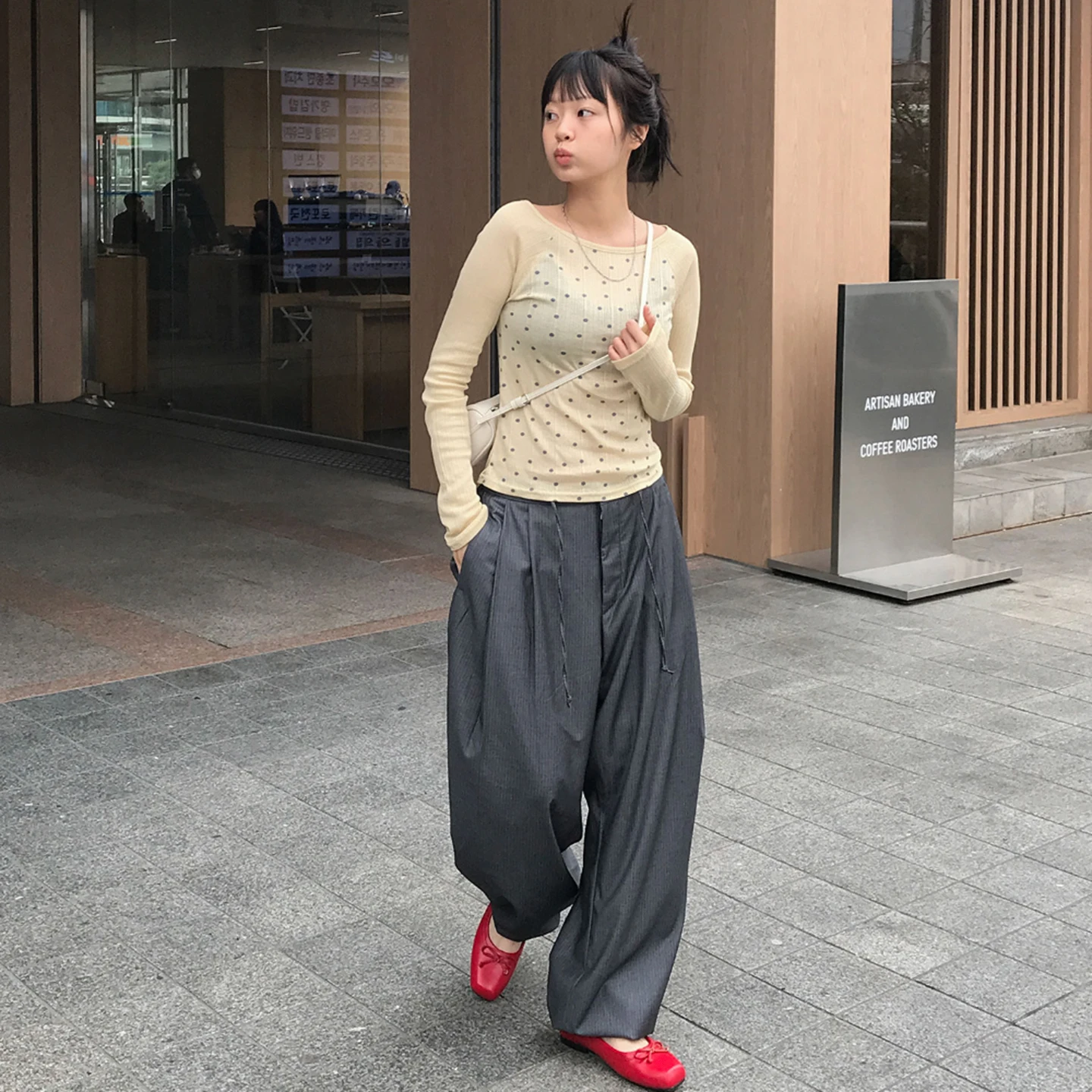 

Женская футболка с длинным рукавом, черная ребристая текстура в горошек, стильный повседневный топ, легкие удобные женские футболки