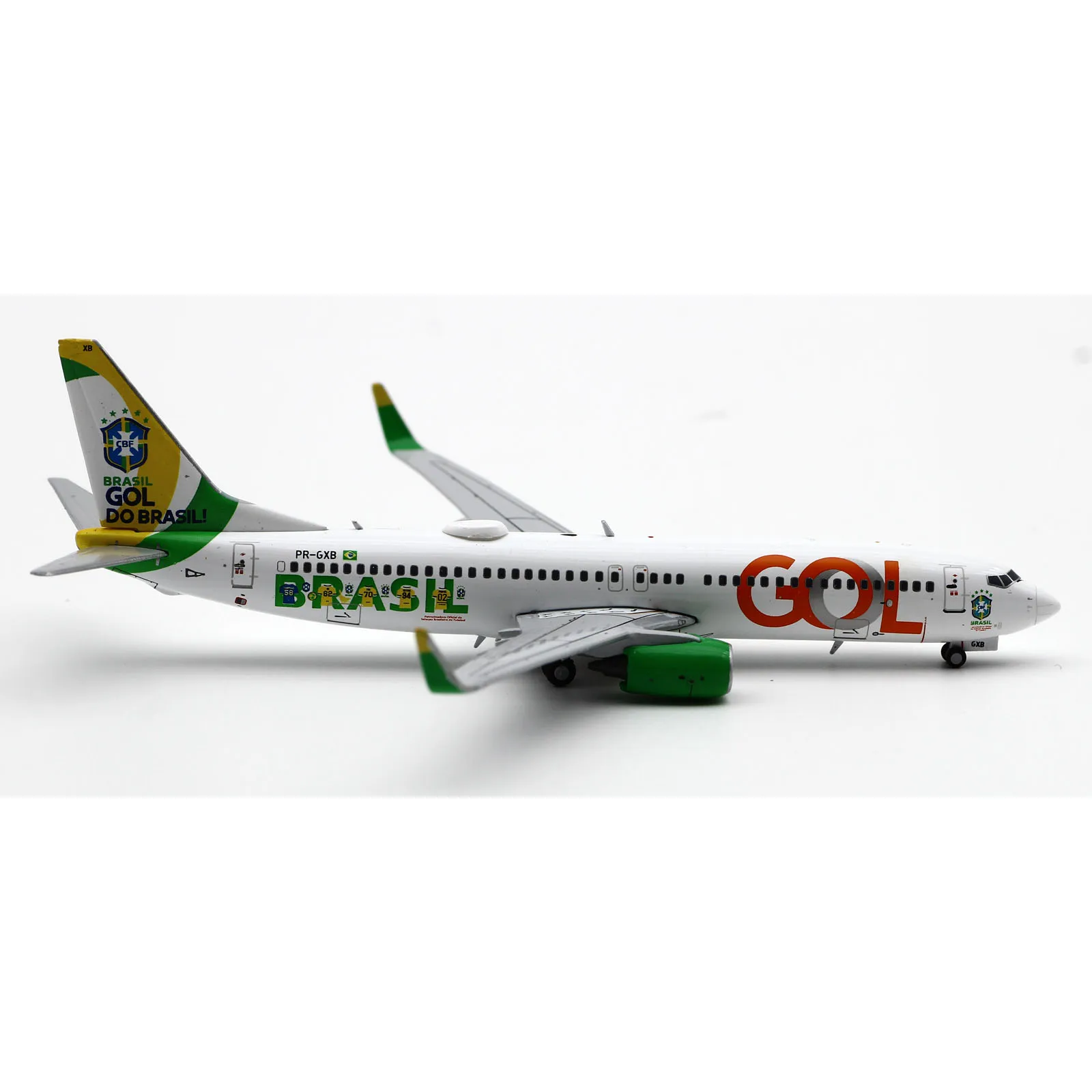 XX40131 Alloy Collectible Plane Gift JC Wings 1:400 GOL Linhas Aereas Boeing B737-800 Diecast Aircraft Model PR-GXB With Stand