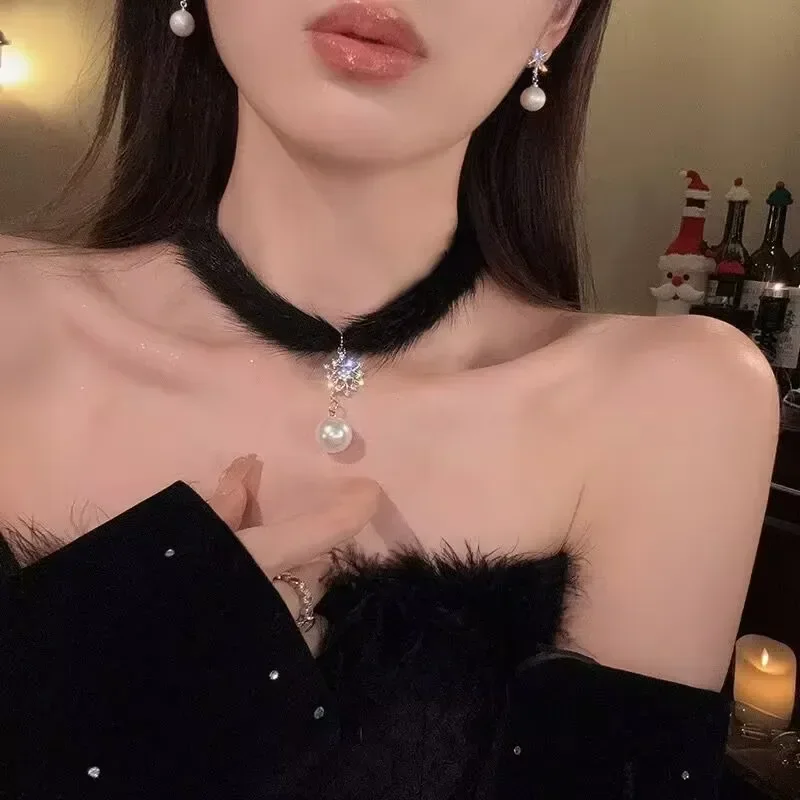 Winter Cute Sweet Feather Plush Snowflake Pearl Choker Necklace for Women Chirstmas Girls Clavicle Chain Party Jewelry Gift