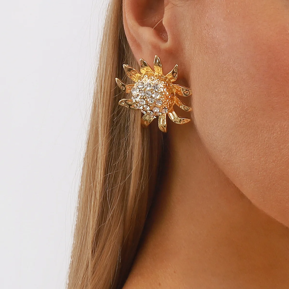 2025 Exquisito conjunto de joyería de diamantes de sol chapado en oro joyería de noche regalo pendientes de mujer