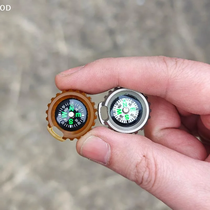 EDC PEI Kompass aus Titanlegierung, Richtungsidentitätsanhänger, tragbare Notfall-Reisesets, Outdoor-Zubehör, Werkzeuge