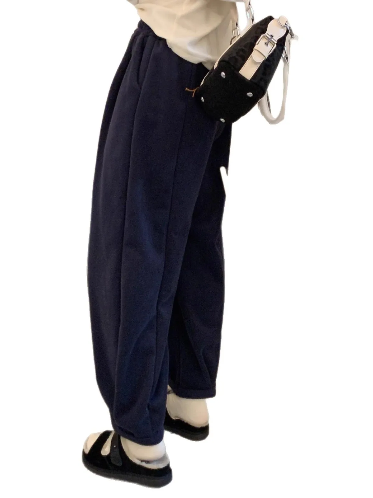 Luźne, wygodne spodnie z szerokimi nogawkami, ocieplane, codzienne, sportowe, na jesień i zimę, z wysokim stanem i elastyczną talią.