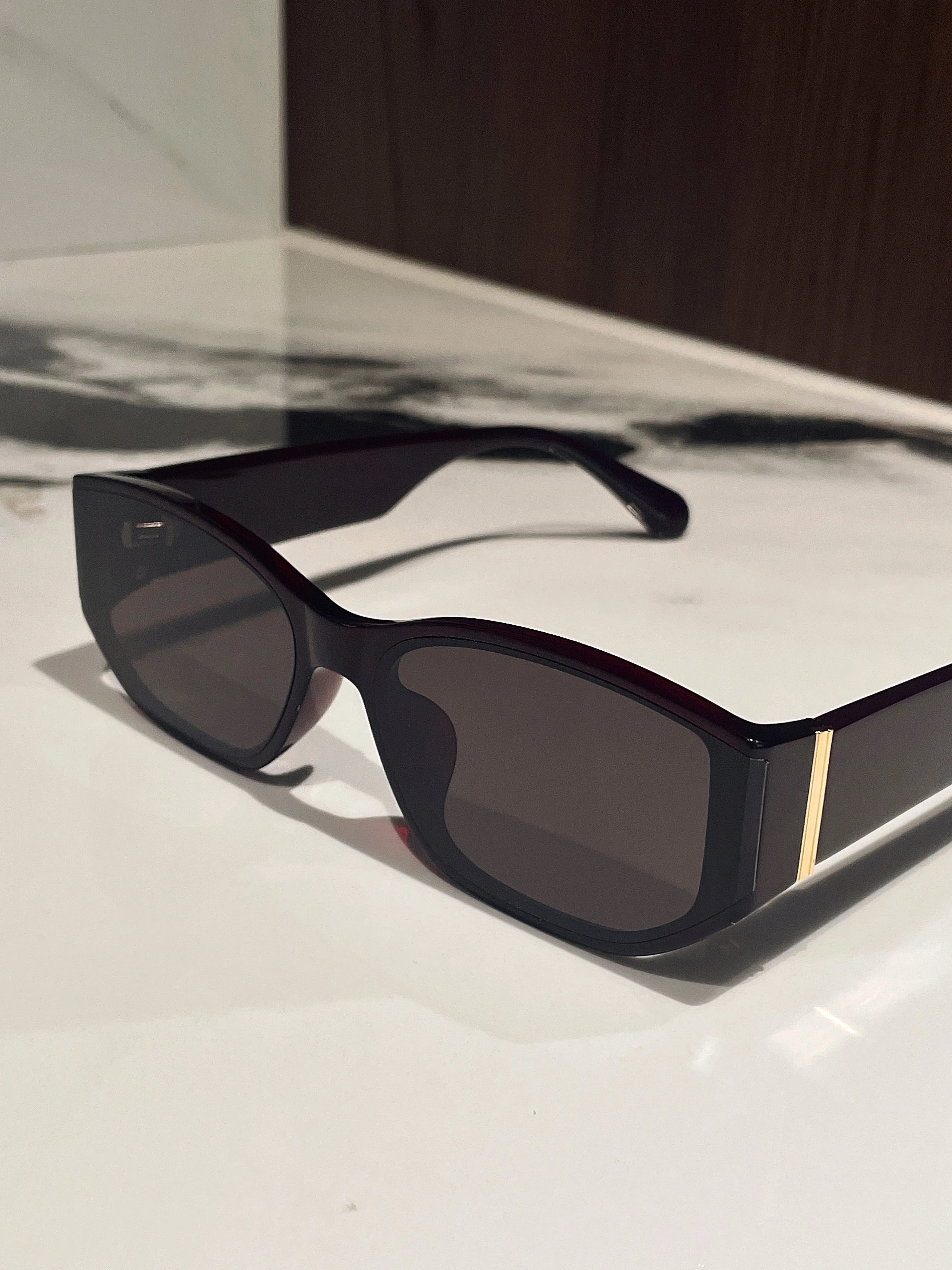 نظارات بنمط جديد، نظارات شمسية للرجال والنساء، نظارات شمسية أنيقة بإطار سميك باللون الأحمر الخمري، نظارات شمسية شعبية للجنسين، نظارات ساحرة