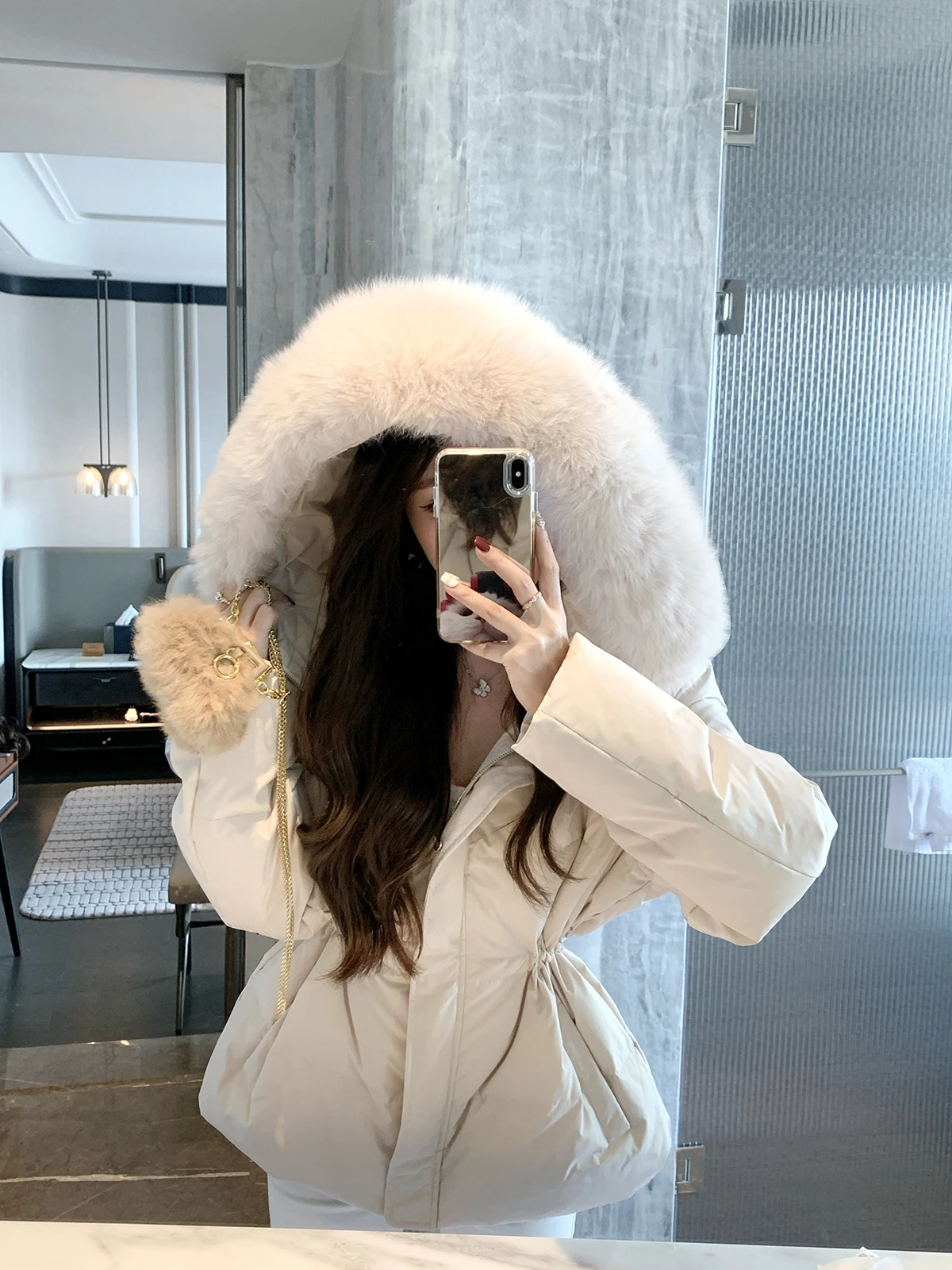 

JustQin Moscow Winter 2025 Women's Fur Collar down Jaet Waist-Cinching White Du down Coat Sexy Straight Cut Long Sve