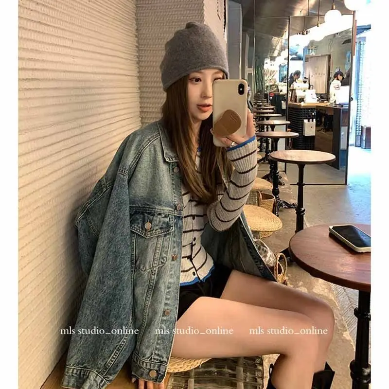 เสื้อสเวตเตอร์ถักลายทางตัดกันทันสมัยสำหรับผู้หญิง ต้นฤดูใบไม้ร่วง ทรงเข้ารูป สไตล์เรียบหรู เสื้อครอป