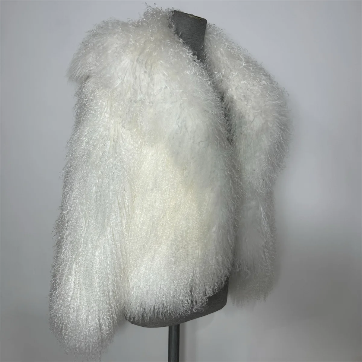 Fashion Real Mongolian  Lamb Fur length 60cm Women Natural Sheep Fur Jacket With Lapel Short Fur Outerwear