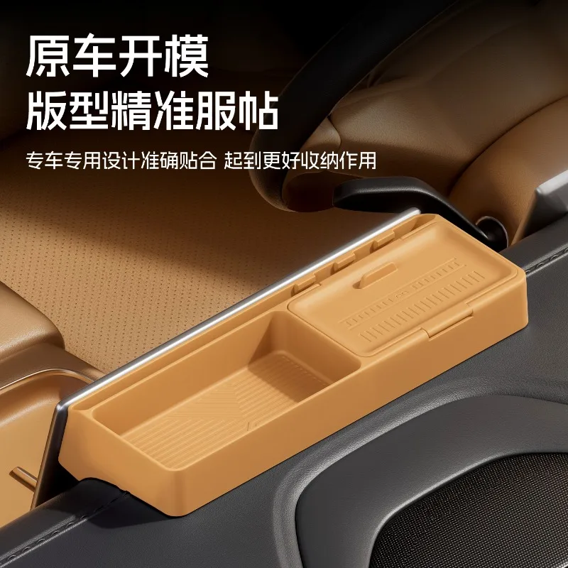 The storage box behind the screen is suitable for car interior accessories and accessories to be decorated.