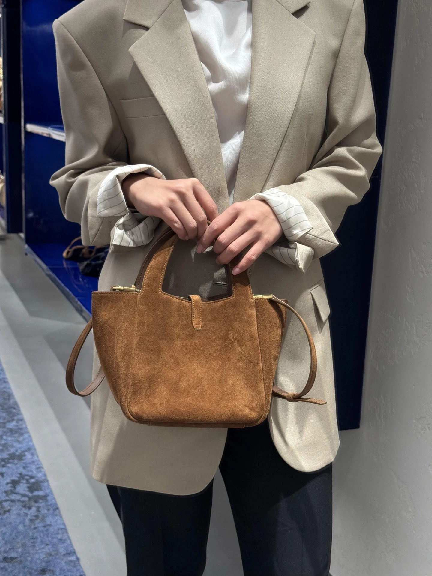 2026 New Shopping Bag Large Capacity Tote Bag Bucket Bag Underarm Bag Genuine Leather Material Casual Versatile High Quality