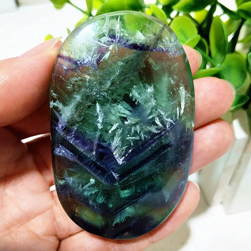 Natral Stoes Colored Feather Fluorite Crystal Palm Stones Sorcerer Meditate Spiritual Healing Feng Shui Crystal Home Decoration