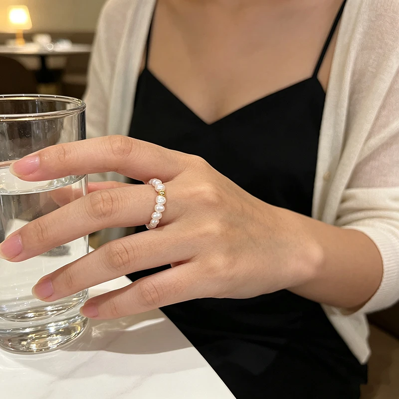 Retro premium-style Instagram-inspired irregular Baroque natural freshwater pearl two-sided lustrous elastic ring.
