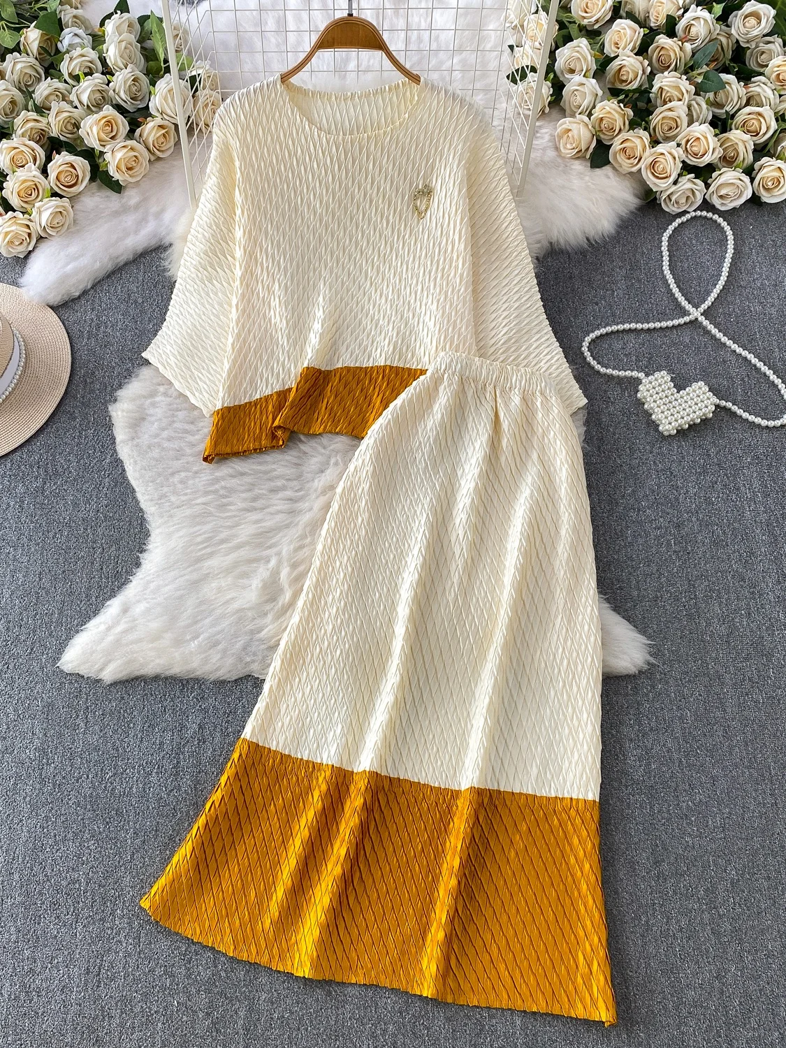Elegant Two-Piece Set Snake Skin Texture Pleated round Neck Top Slimming Color Block Half Skirt High Waist Commute Style Fashion