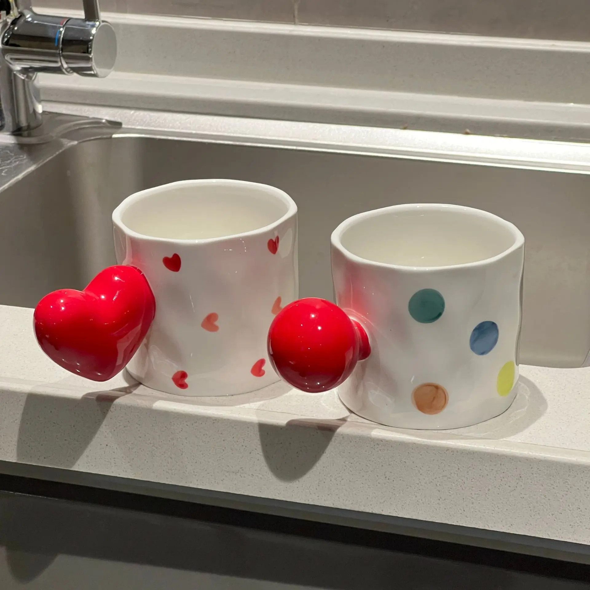 

Fine Ceramic Heart Coffee Cup Red Polka Dot Drinking Cup Afternoon Camellia Tea Coffee Mug Heart Shaped Breakfast Milk Mug Gift