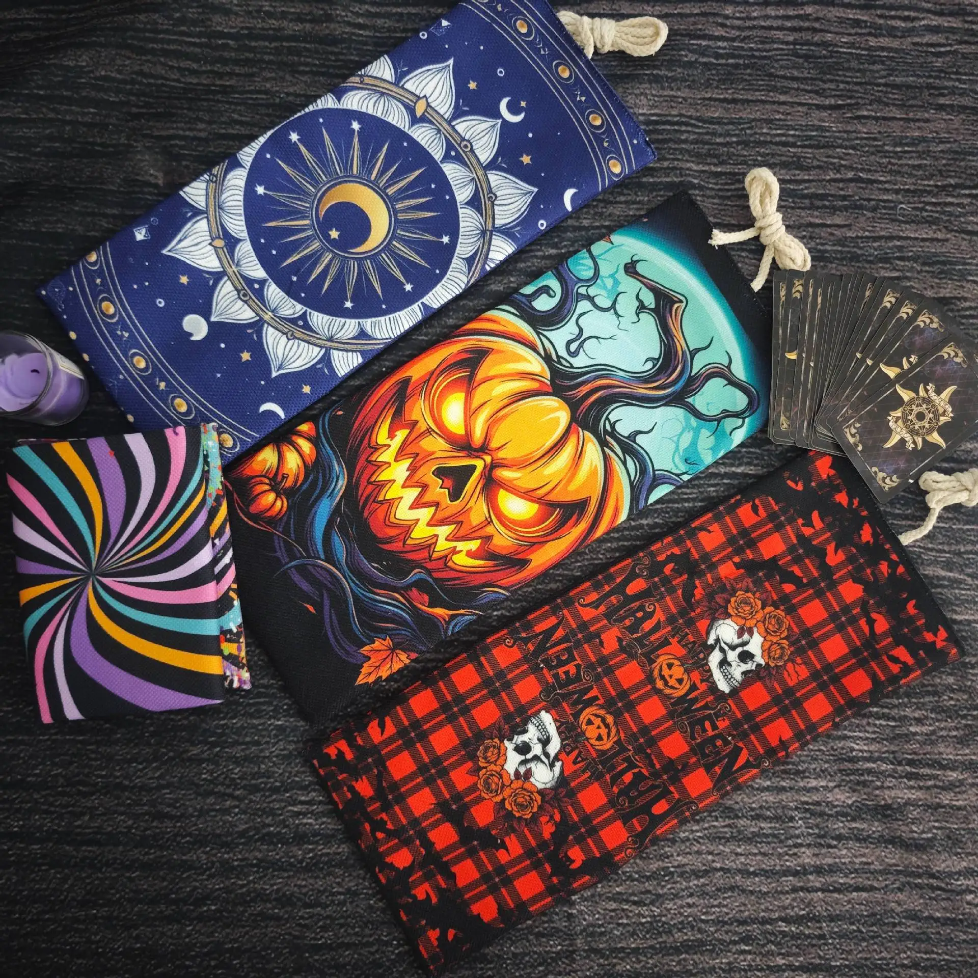 2‑in‑1 Halloween Tarot Spread Cloth Storage Pouch Plaid Skull Rose Print Foldable Tarot Card Wrap for Tarot Oracle Cards