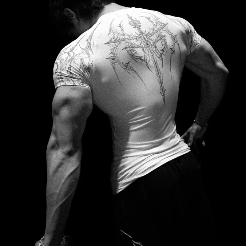 Nieuwe Zomer GYM T-shirt Heren Gothic Print Spier Tee Hoge Elasticiteit En Sneldrogende Oefening Voor Bodybuilding Training T-shirt - afbeelding 2