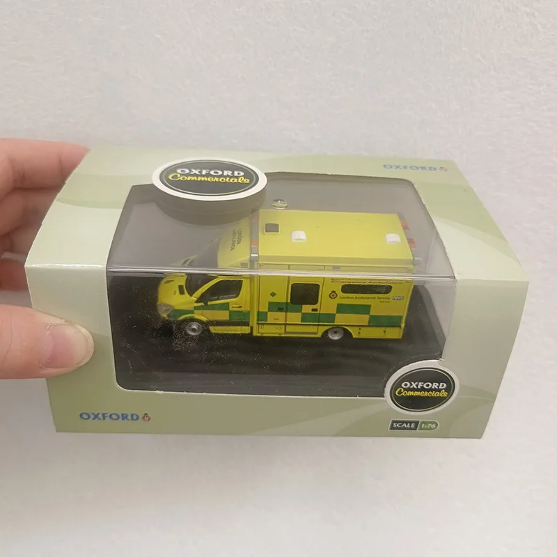 

OXFORD Diecast 1:76 Scale Ambulance Alloy Automobile Model Finished Product Simulation Toy Collection Gift Model Display