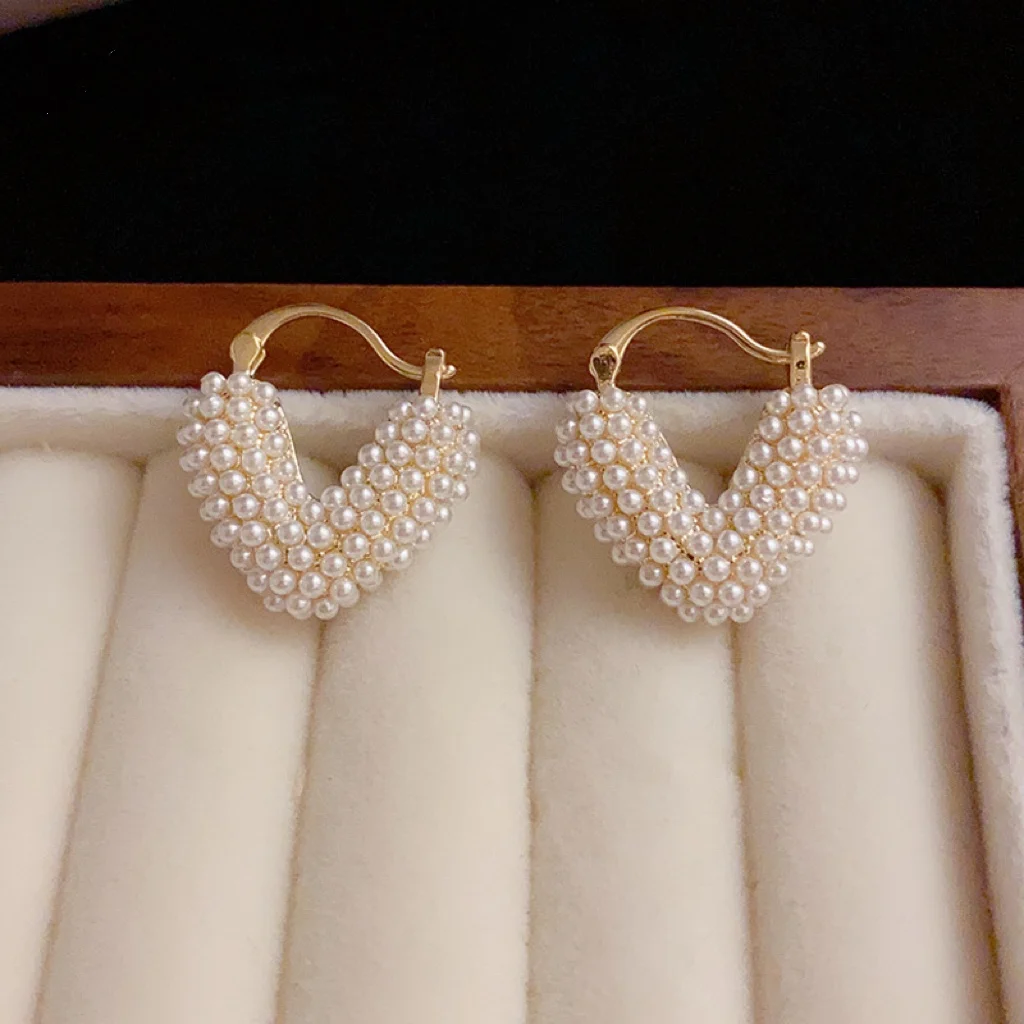 2023 Korean New Design Fashion Jewelry 14K Gold plated Love Letter V Full Pearl Earrings Elegant Women's Daily Work Accessories