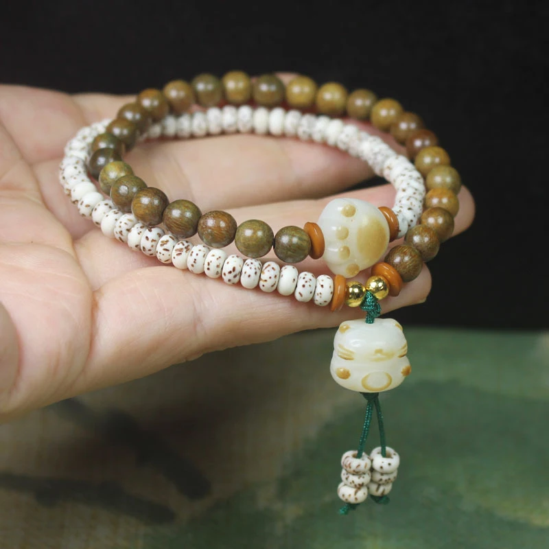 

Green Sandalwood 0.6 Star-Moon Bodhi Bead Double-Loop Buddhist Bracelet with Cat Pendant, Forest Style Cultural Beads