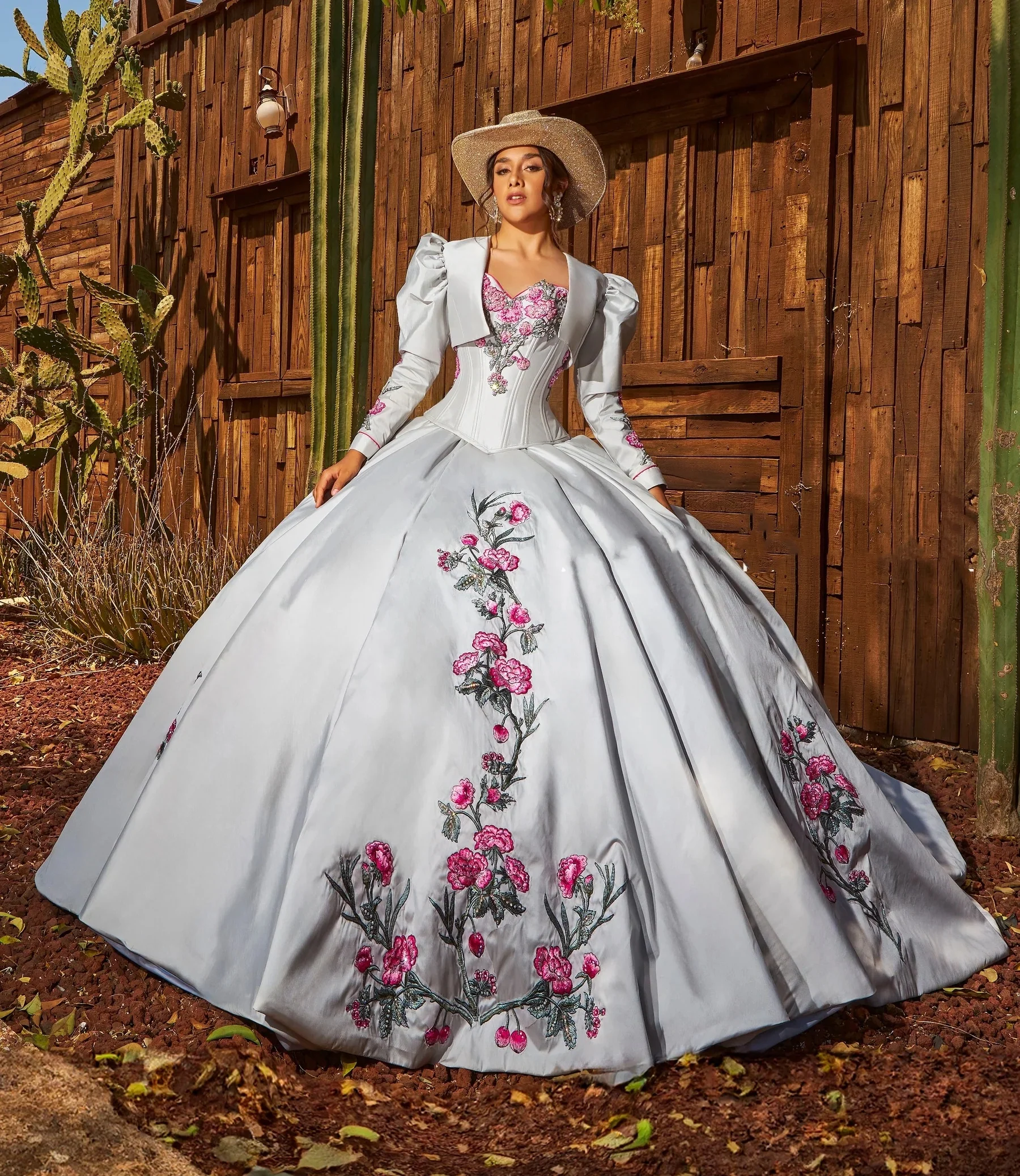 Robe de Quinceanera en cœur blanc du Mexique personnalisée, broderie perlée, robes de nœud de luxe, anniversaire, 2025