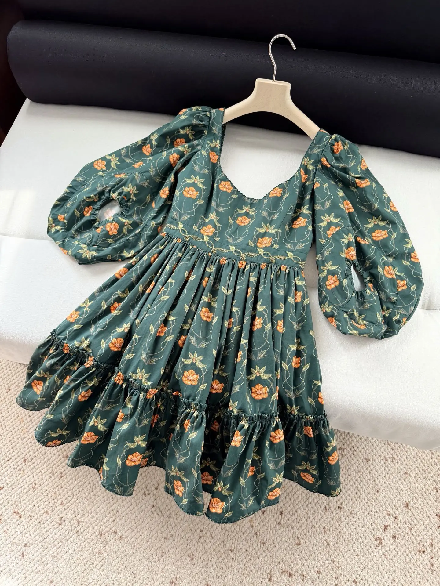 

Retro French country style square neck low-cut puffed sleeve floral print dress, waist-cinching and slimming short dress, elegan