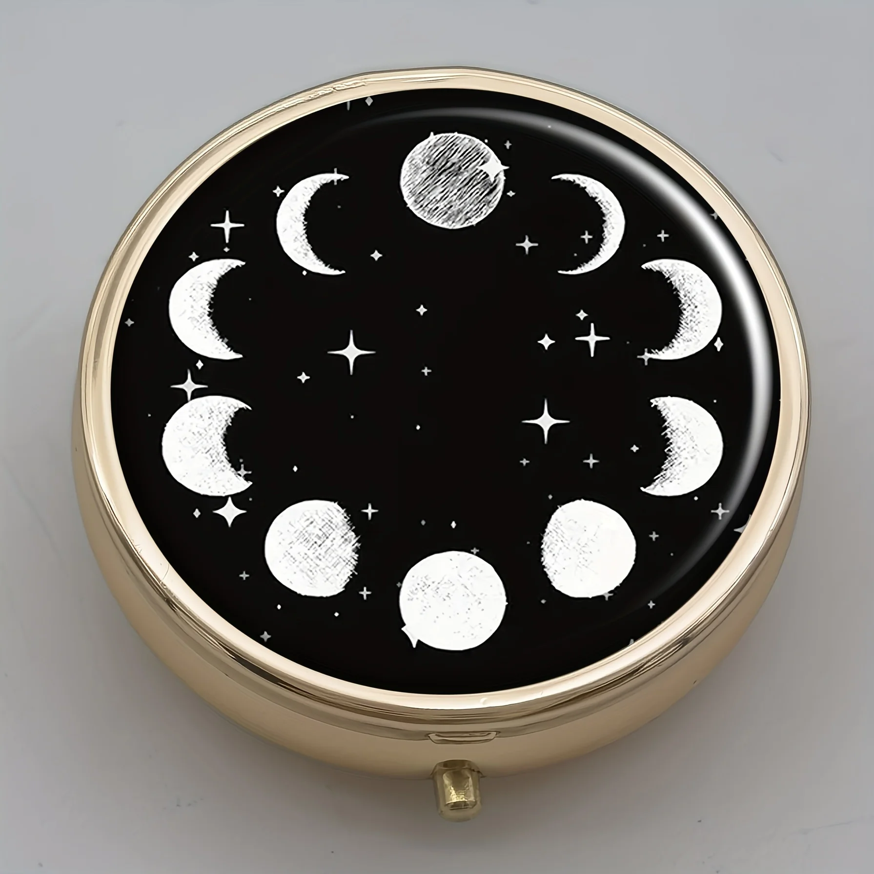 Galaxy Traveler Pill Box - Starry Sky Themed Three-Compartment Box, Golden Round Design, Travel-Friendly Dreamy Gift Box