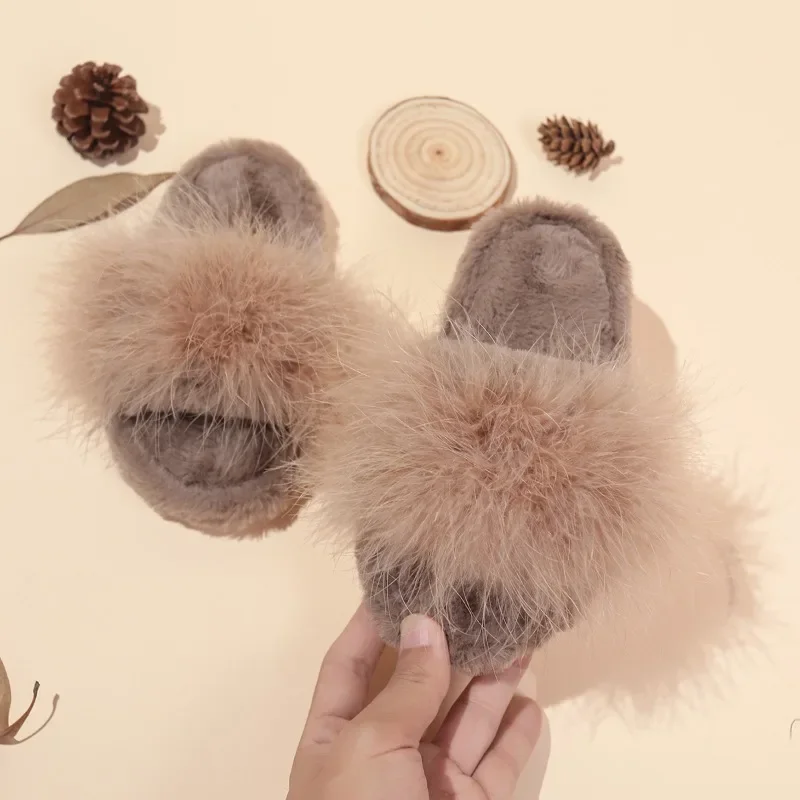 

2025 Winter New Children's Shoes Cute Hairy Slippers for Girls Fashion Solid Color Warm and Comfortable Cotton Trailers
