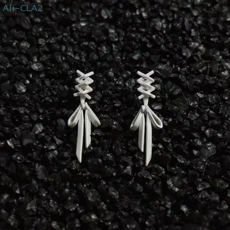 [YA] 1 زوج القوطية اكسسوارات الشرير التعادل القوس أقراط فضية اللون الصليب سبيكة شرابة كول استرخى القرط للنساء مجوهرات هدية