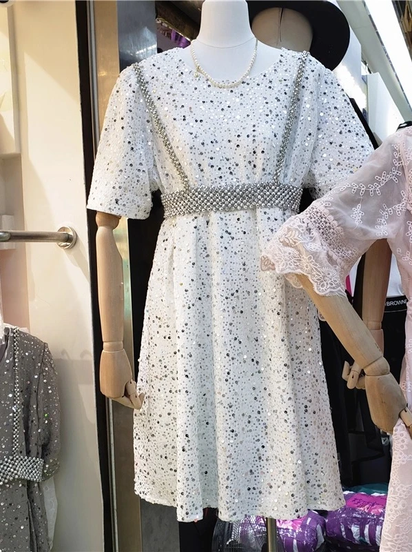 ชุดเดรสทรงเอไลน์แขนพองแต่งเลื่อมสไตล์ยุโรปเก๋ไก๋ไม่ซ้ำใคร เอวสูงทรงหลวม คอกลม ใส่สบายสำหรับผู้หญิง ฤดูร้อน รุ่นใหม่