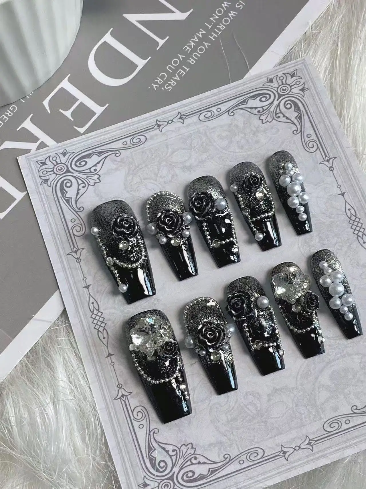 10-Piece Set of Matte Black Rose Pearl Chain Handmade Wearable Nails, High-End Fashionable Wearable Nails, Cute Press-On Style