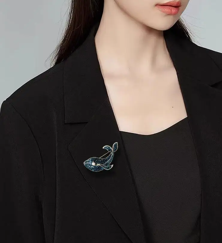 New Blue Whale Pearl Rhinestone Brooches For Women Men Elegant Marine Life Fish Animal Pins Clothing Jewelry Party Accessories