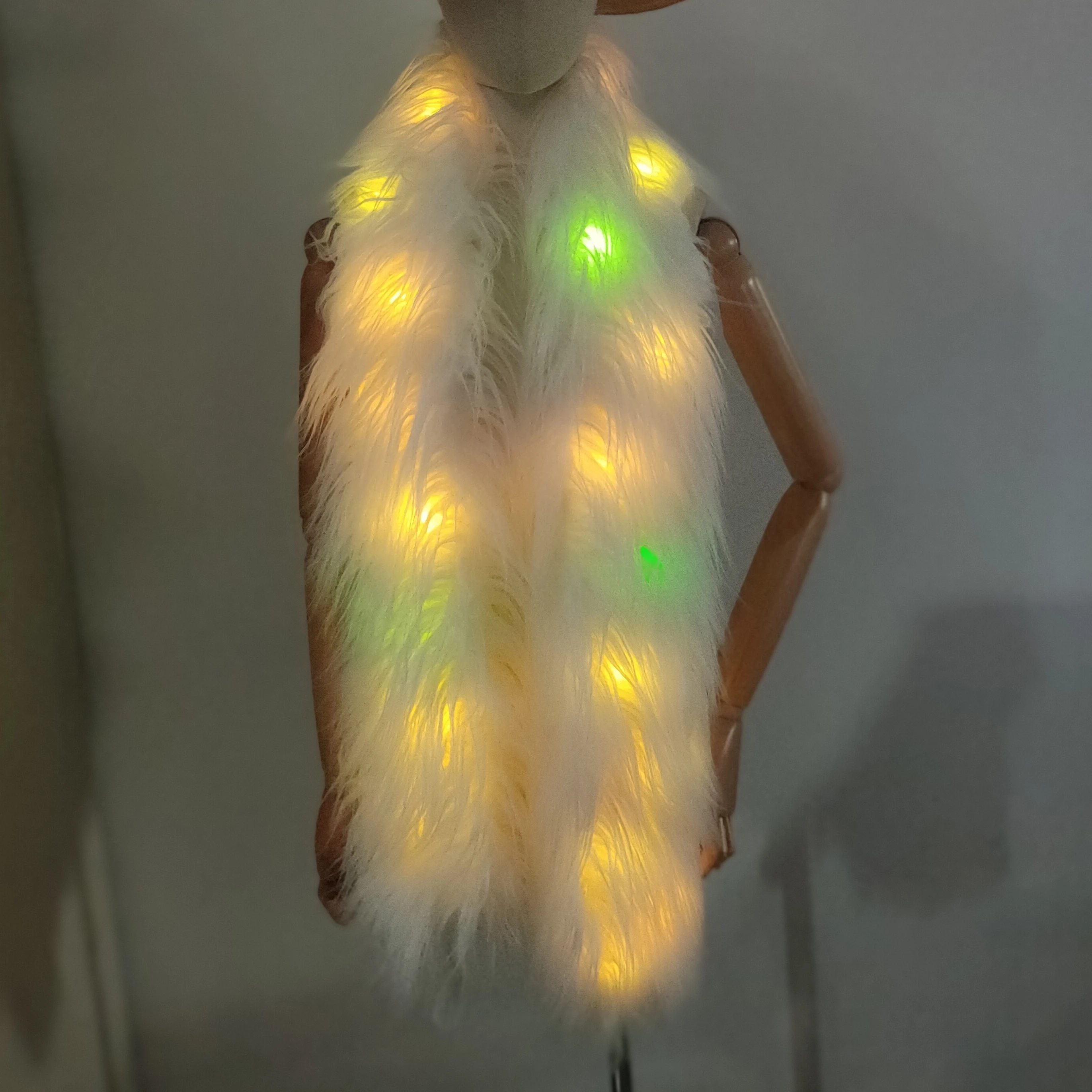 الخريف والشتاء فو الفراء أزياء عارضة عطلة حزب LED توهج وشاح دافئ