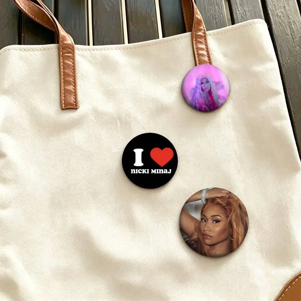 N-Nicki Minaj Queen Of Rap Pink Barbie Hip Hop  25 32 44 58 75mm Badges Personalized Round Brooches Pins Accessory Gift