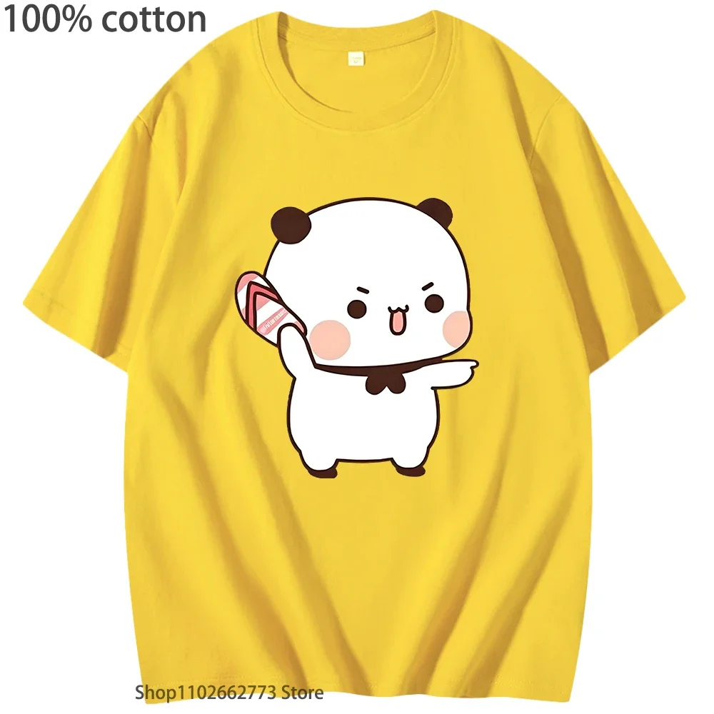 Kawaii Bubu rzucza klapkami w Dudu, bo to on drażni Bubu. Śmieszne koszulki z misiem, 100% bawełna, letnie ubrania damskie/męskie.