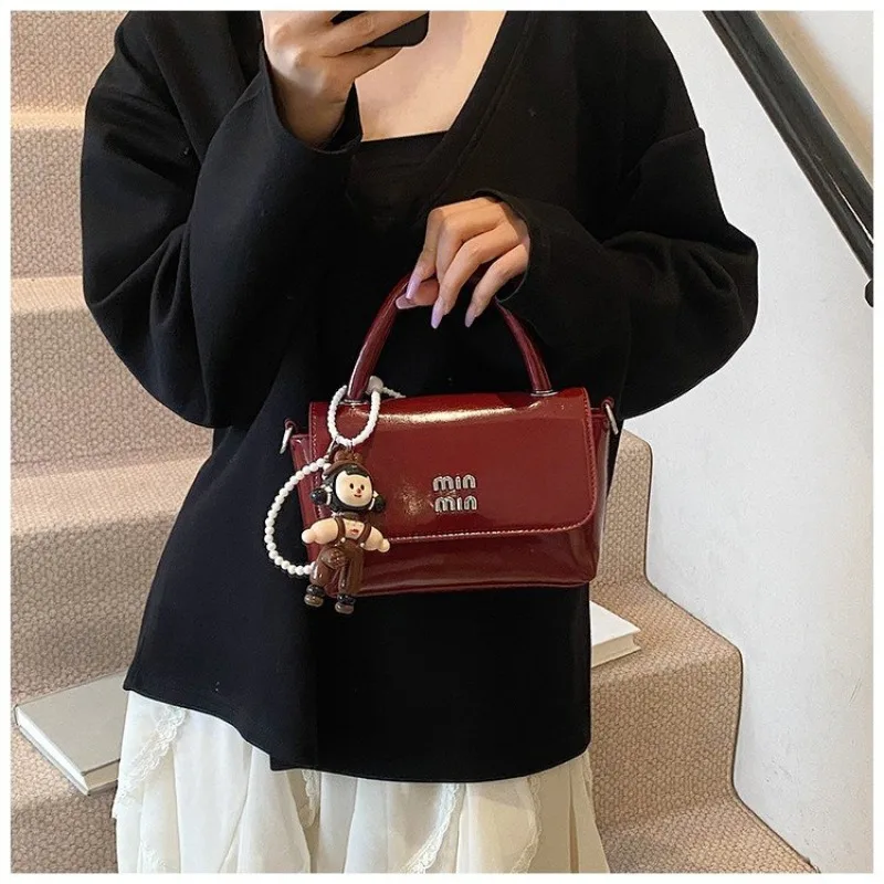 

Creative Crossbody Female Handbag, Retro Printing Design, Adjustable Strap for Underarm or Shoulder Wear