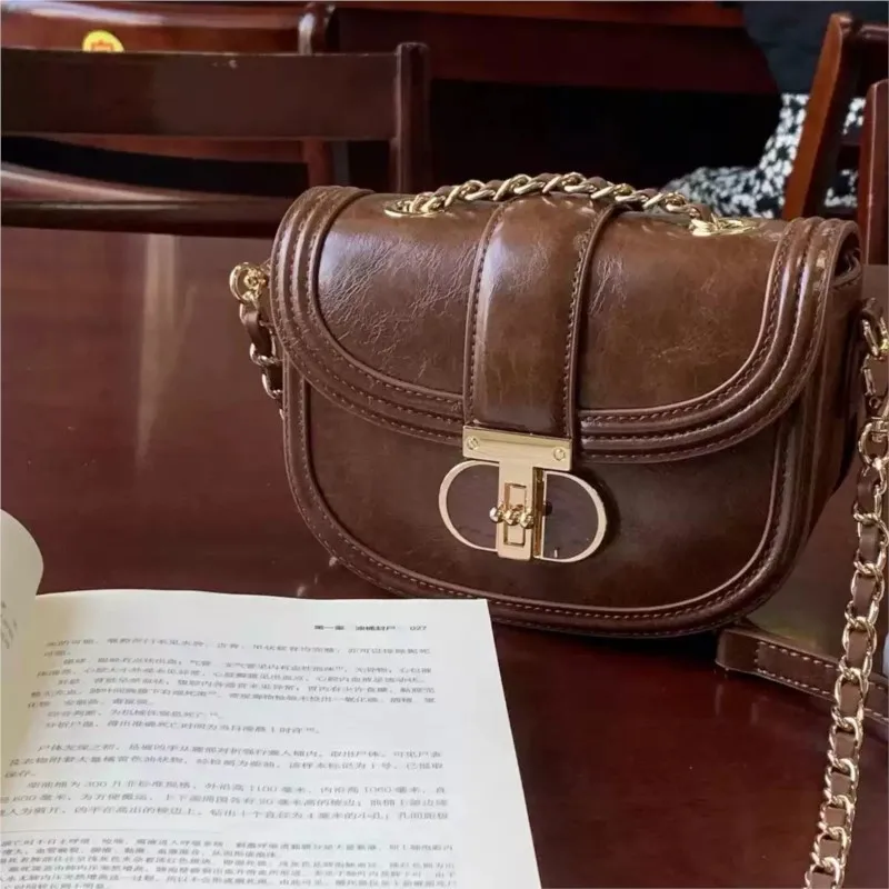 الرجعية قفل معدني السرج حقيبة سلسلة نسائية نسيج جلد رائعة حقائب كتف السيدات موضة فاخرة قسط حقيبة كروسبودي 2025