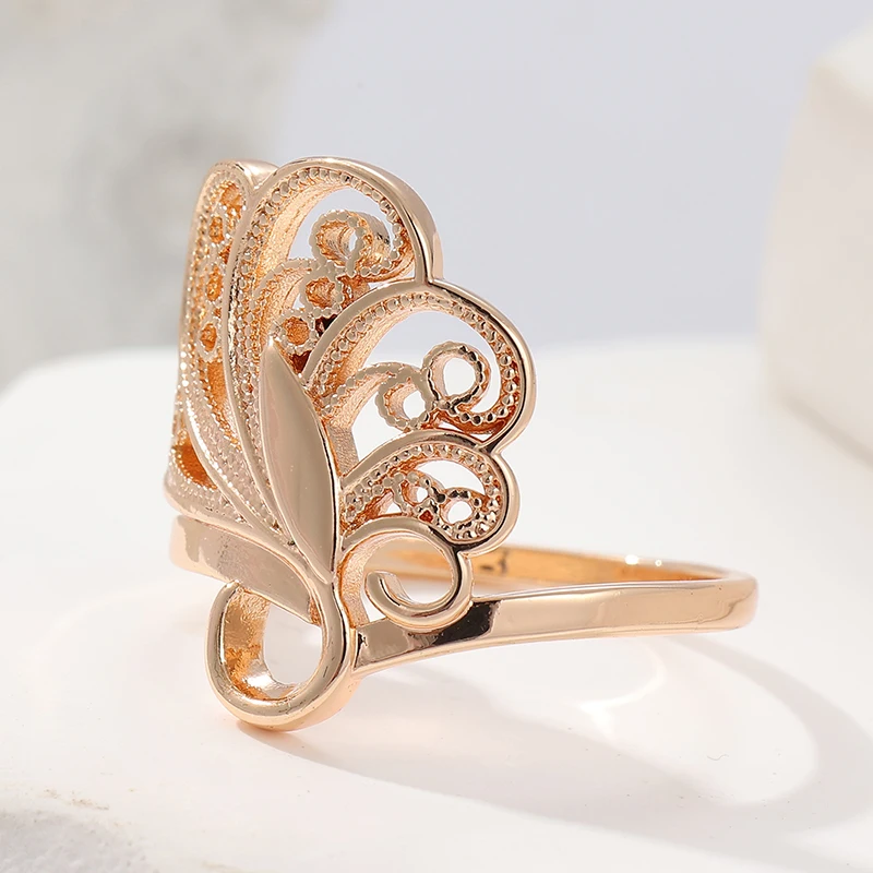 Vintage handgeschnitzter hohler Damenring aus goldfarbenem Metall mit geometrischem Design für den täglichen Gebrauch, Partyschmuck, Jubiläumsgeschenk. – Detail 2