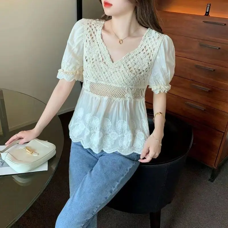 2023 Summer New France Style V-neck Women\'s Clothing Solid Color Round Neck Lace Patchwork Tops Women Fashion Hollow T-shirt