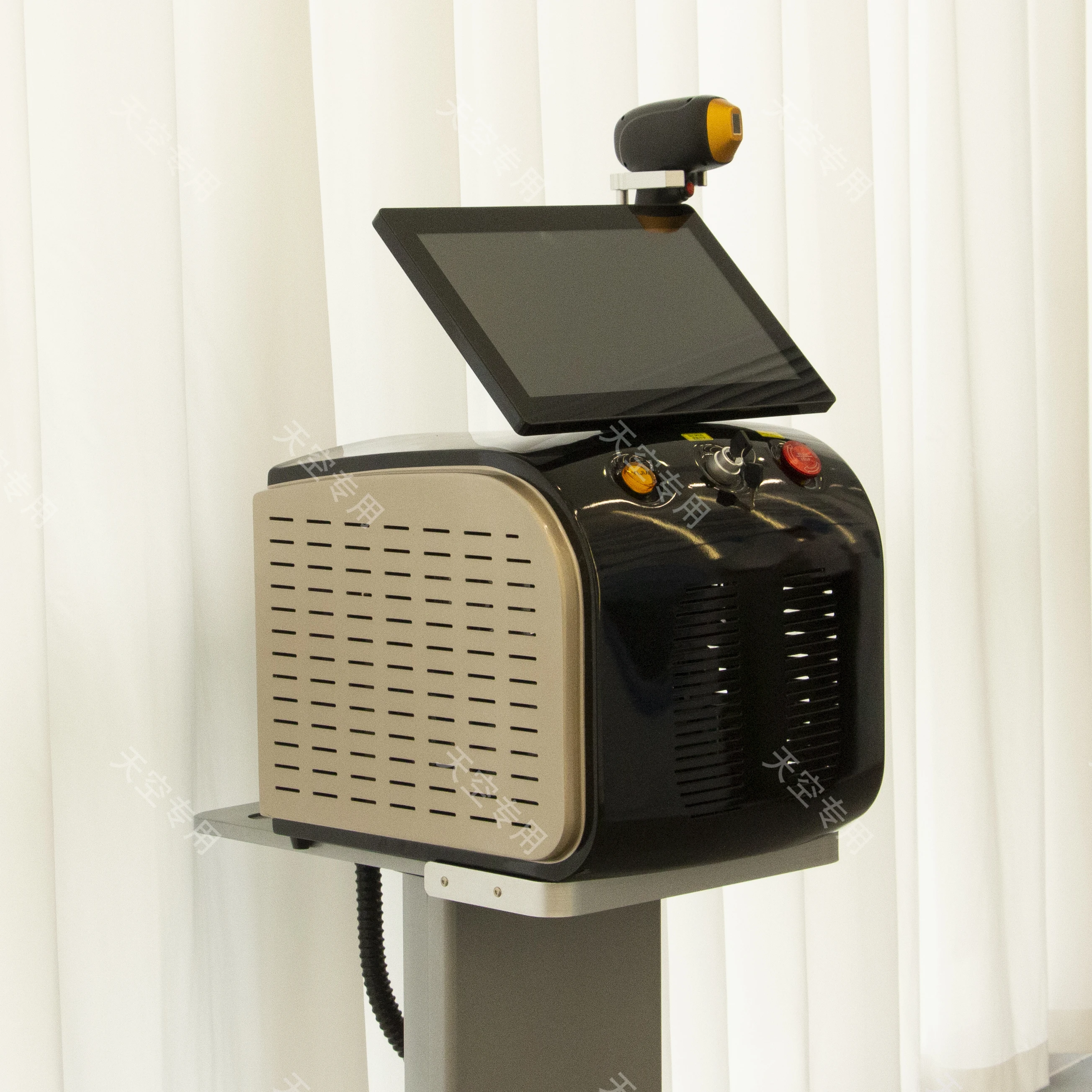 3500 واط 808 ديود 3 الطول الموجي 755 808 1064nm معدات إزالة الشعر بالليزر مع جهاز التيتانيوم الجليد آلة إزالة الشعر الدائم