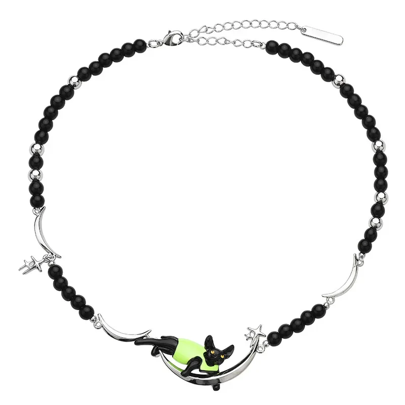 2025 Colar de série alemã com design personalizado, gato lua feminino, vestido verde, corrente de clavícula de rua alta estilo neutro