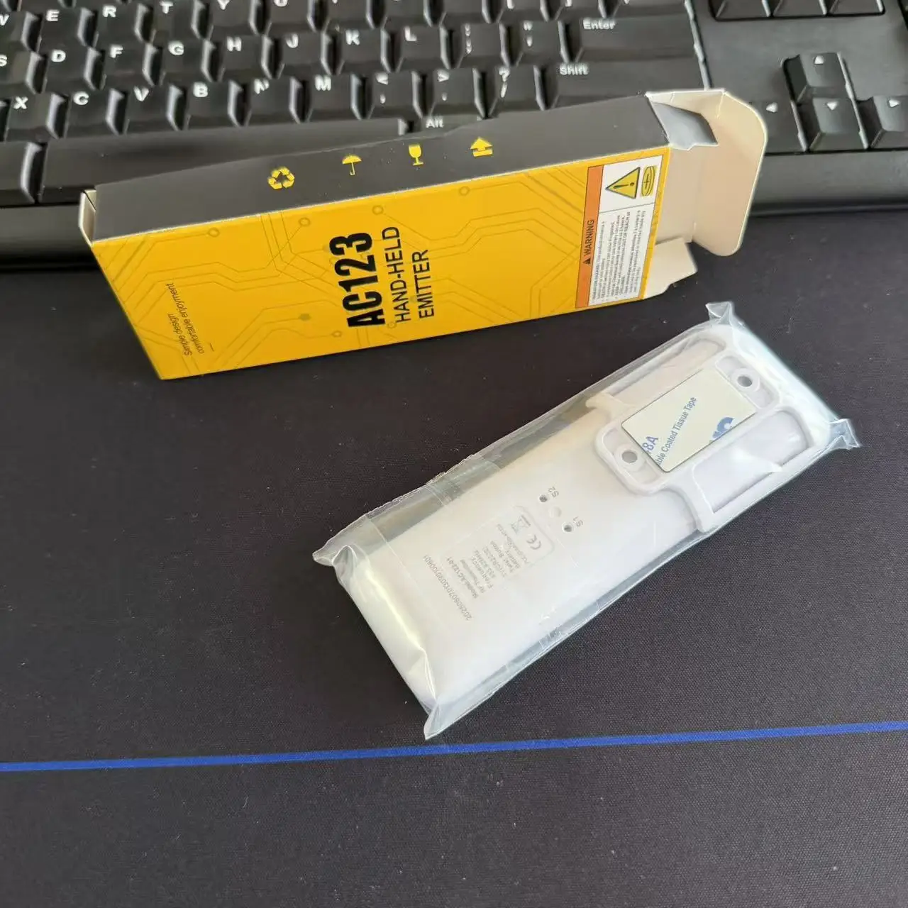 Fernbedienung für die Projektionsleinwand. Bestellnummer 5513412555078211