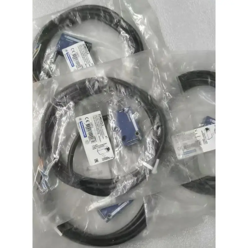 New XCMD21L2 Limit Switch Quick Shipment