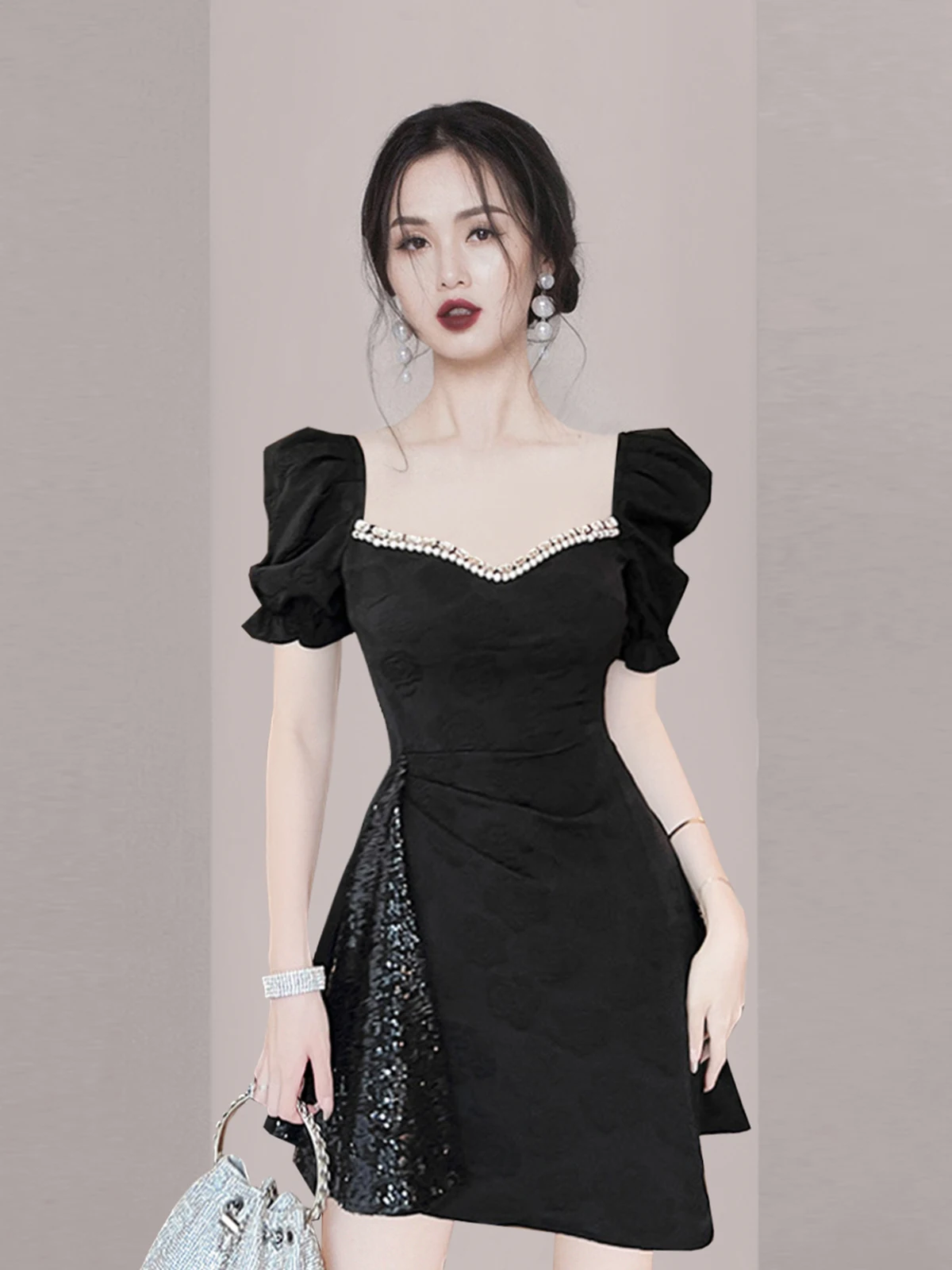 

Ele Bla Dr Faionable Asymmetrical Design Heavy Embroidery Celebri Sle Par Dr ort Sve A-Line Skirt