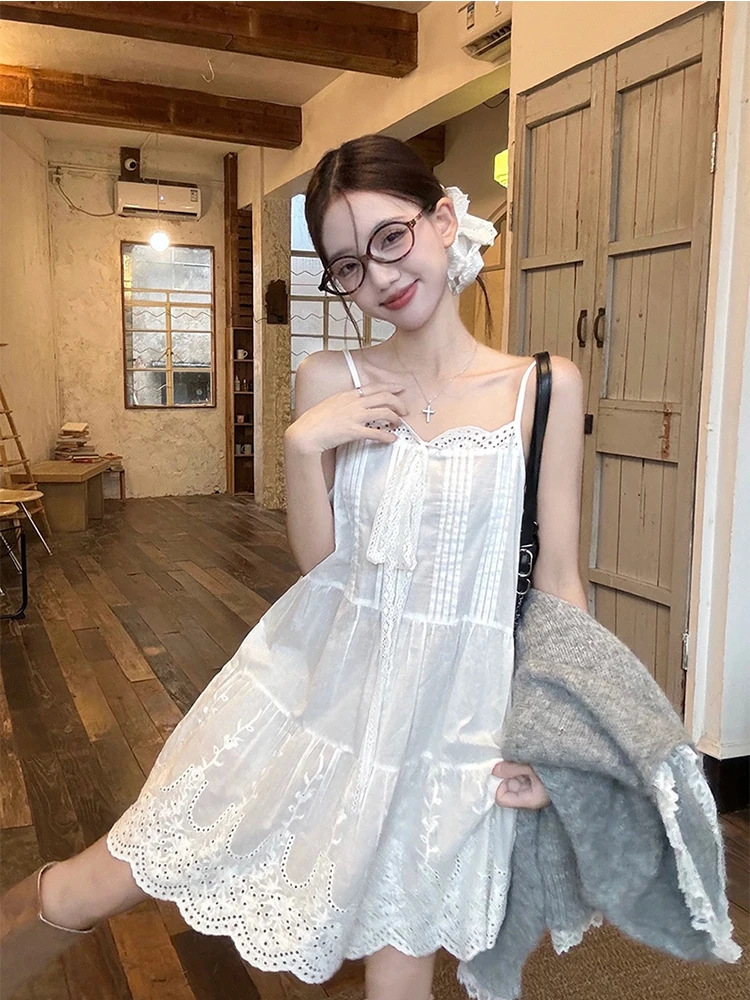 레이스 스플라이싱 디자인의 그레이 니트 스웨터 여성 가을 패션 투피스 세트 화이트 스트랩 드레스 스위트 스타일 탑과 스커트