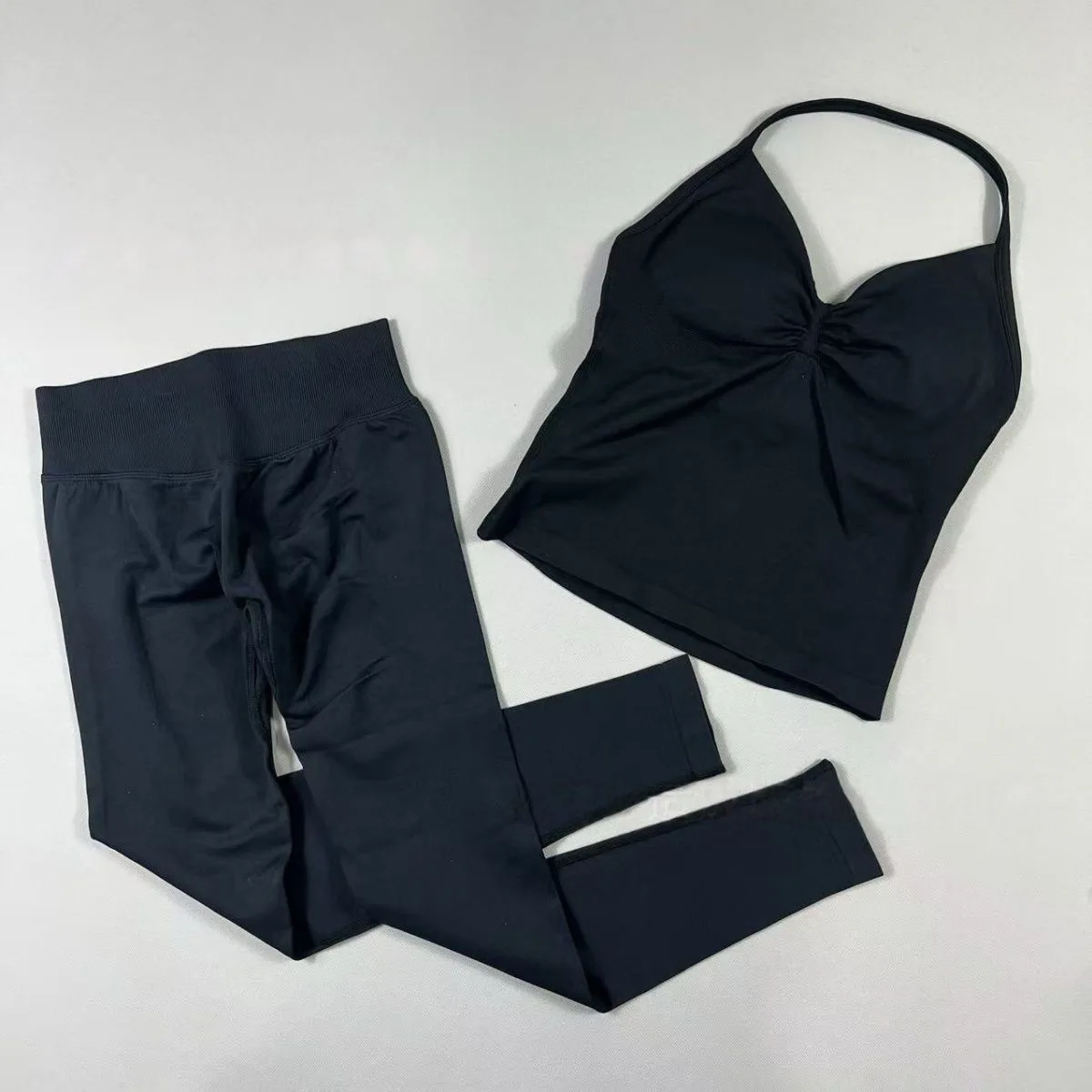 

Yoga sports bra with neck strap, revealing back design to prevent accidental exposure, suitable for outdoor running and fitness