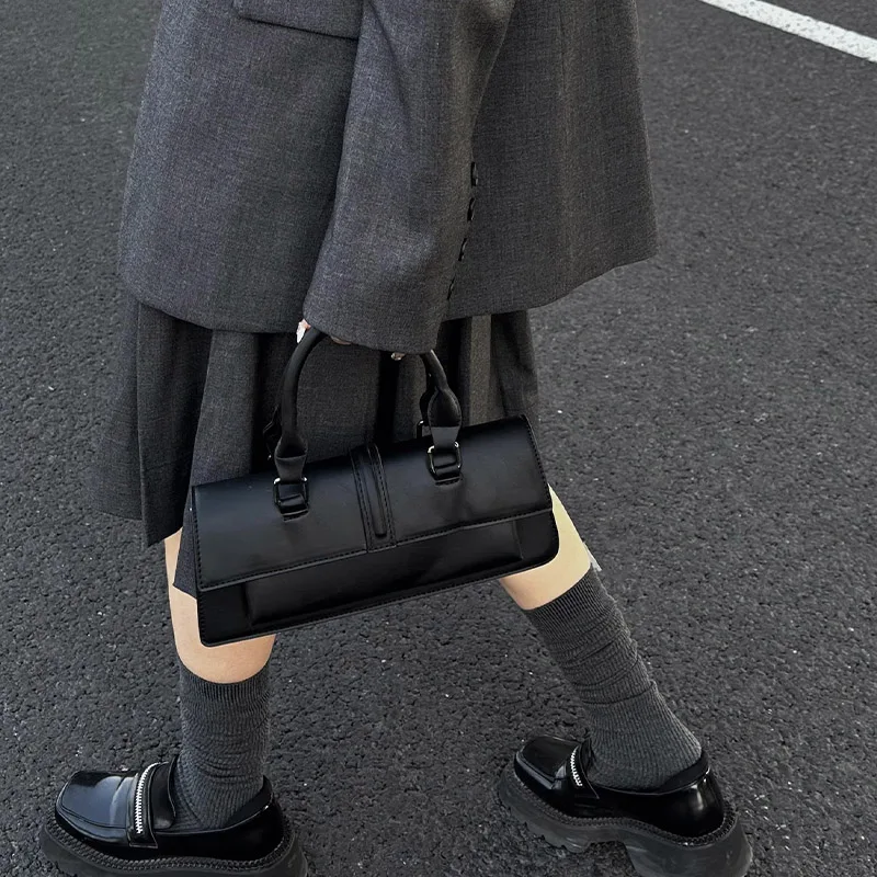 

Retro fashion new women's handbag 2026 high-end design PU leather solid color clamshell popular portable commuting shoulder bag