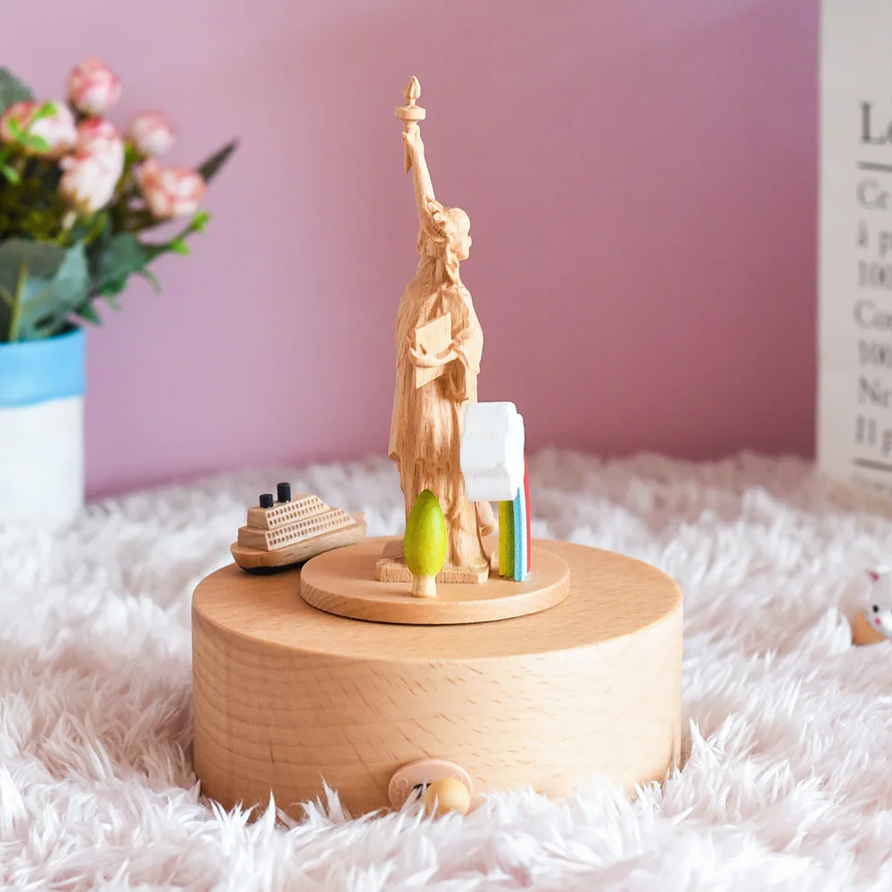 Wooden Wind-up Music Box, American Statue of Liberty Music Box. 3D Three-dimensional Carved Christmas Gift Rotatable Home Decor