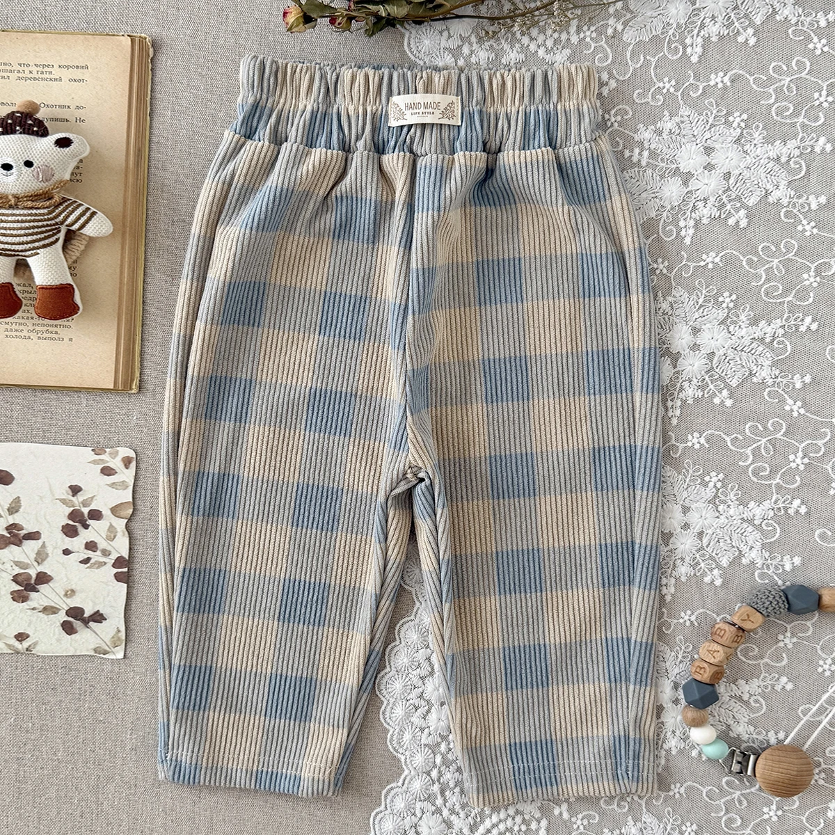 Koreanische Baby-Rippenhose, Unisex-Kinderhose mit Punkten, Karomuster, Schleife und Tomatenmuster, elastischem Bund – Detail 1