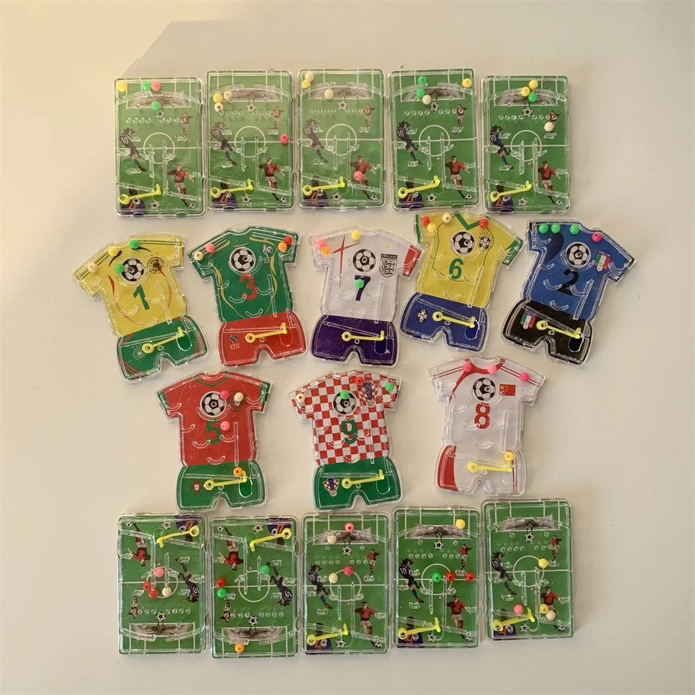 10 pezzi di giocattoli per feste sportive a tema calcio Set fischietto da calcio Mazz Tattoo for Kids Birthday Party Favors Goodie Bag Pinata Filler