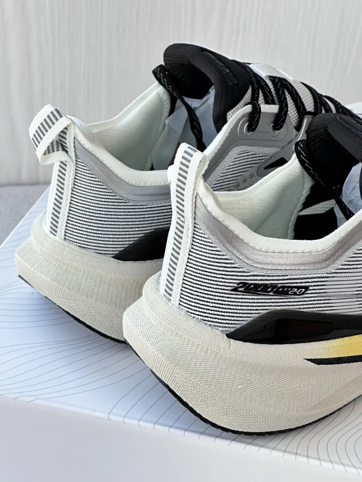 

Xte Men's Running oes o Absorption Breathable Casual Racing High Aesthetic Value Sport oes for Summer